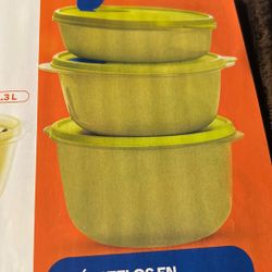 Set De Tres Recipientes De Tupperwere Nuevo Es Uno De 2 Litros, Uno De 1.5 Litros Y Uno De 1 Litro Todos Por 20