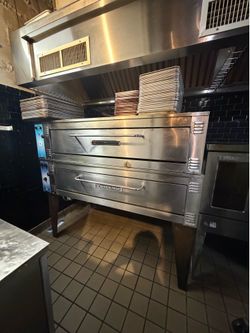 Electric double stock pizza oven