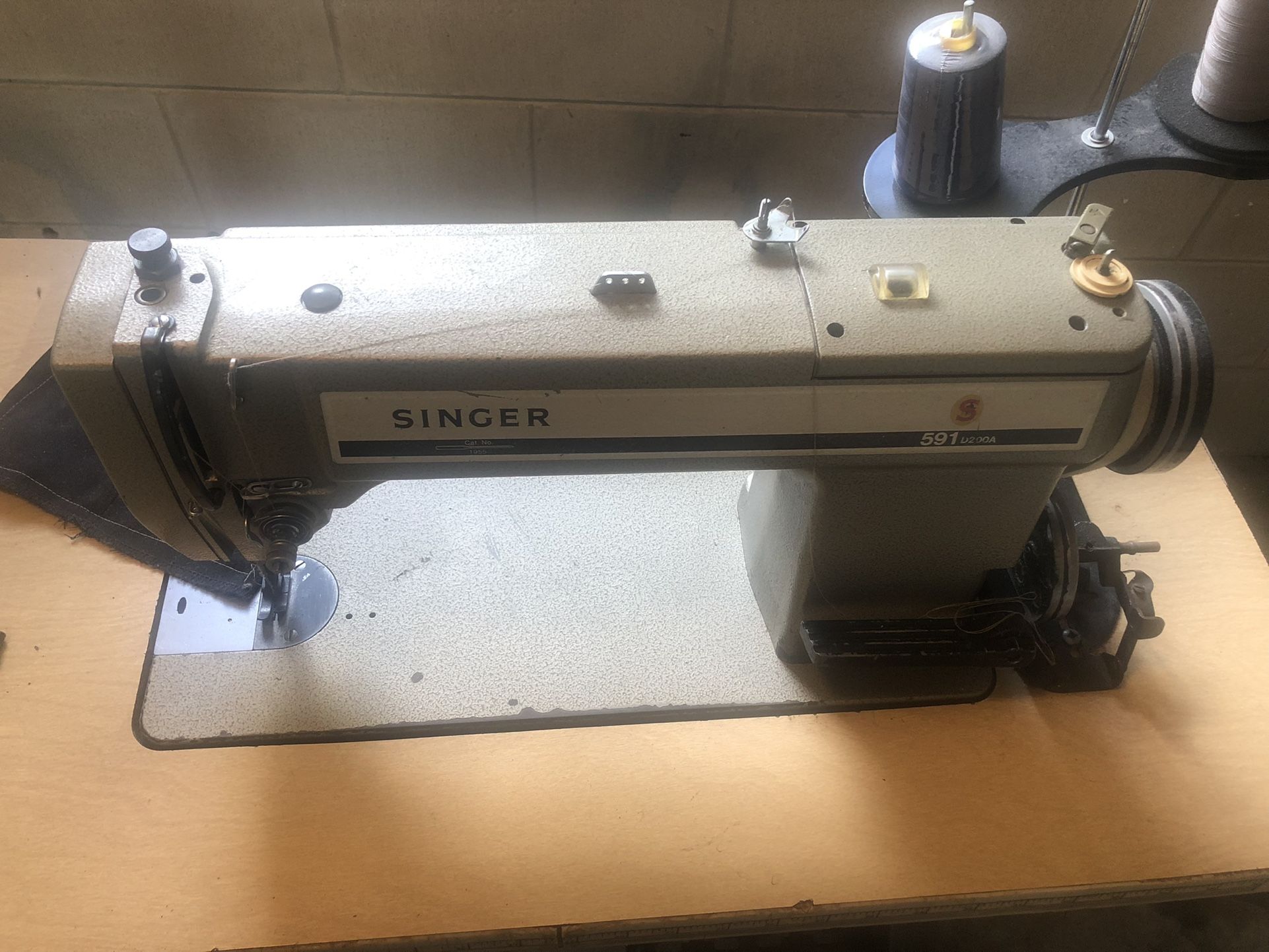 Singer 591 D200A Industrial Sewing Machine