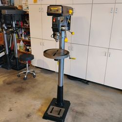 C.M. 17" 16 spd Drill Press, 1 H.P., Like New Cond!