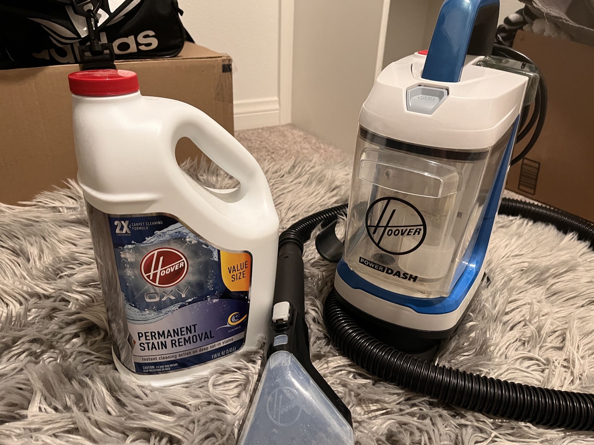 Hoover power Dash wet vacuum with permanent stain removal cleaning solution