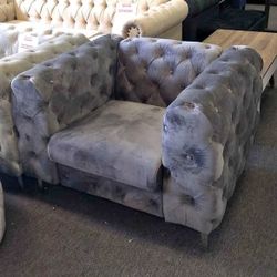 Grey Velvet Chesterfield Accent Chair – Modern Tufted Armchair