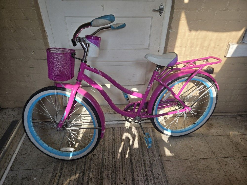 HUFFY NASSAU Vintage beach cruiser bicycle 24” good condition ready to ride