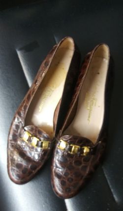 Ferraguamo brown flats (7 1/2 B)