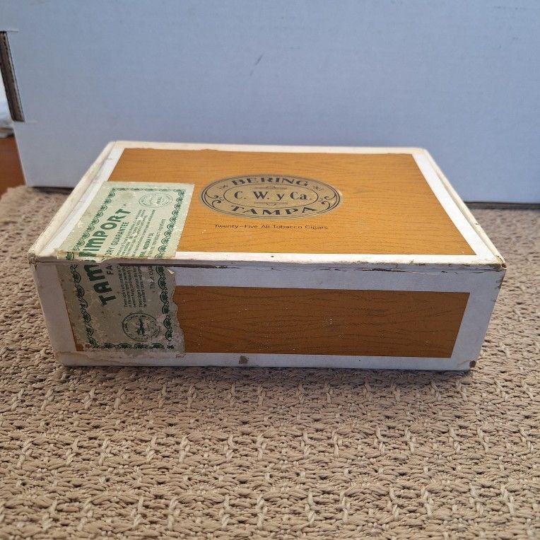 Vintage Bering C.W. y Ca. Tampa Cigar Box