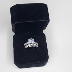 Engagement ring set size 6, 7, 8 available. Comes with box