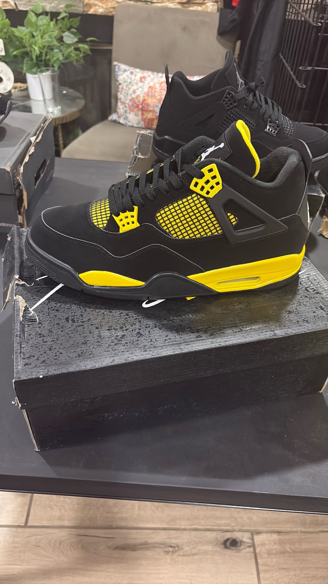 Jordan 4 Yellow Thunder