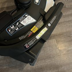 Graco Car seat And Base 