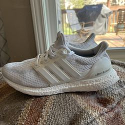 Adidas Ultra boosts Men’s Size 8.5 In Great Condition. Super Comfortable and Lightweight.