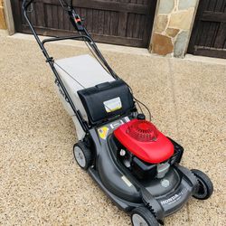 Great Condition Easy Start Honda Self Propelled Lawnmower With Bag 