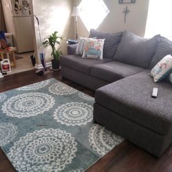 Gray Broyhill Couch (contact info removed)