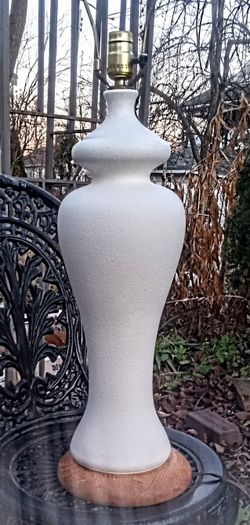 Mid-century Modern 20-in White Textured Orange Peel Art Pottery Lamp Royal Haeger Or Italian