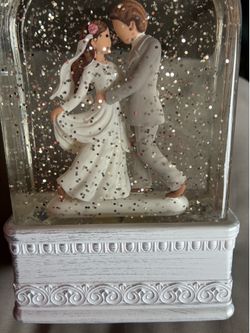 Gorgeous glitter lit snow globe