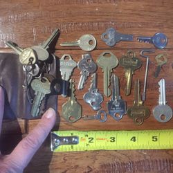 Old Keys. Misc Brands & Metals 