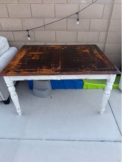 Dining table (free)