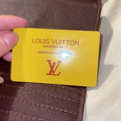 Authentic Louis Vuitton White Damier Wallet for Sale in Englewood, CO -  OfferUp