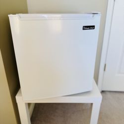Compact Magic Chef Mini Fridge for Sale