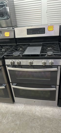 GE gas stove double oven in excellent condition