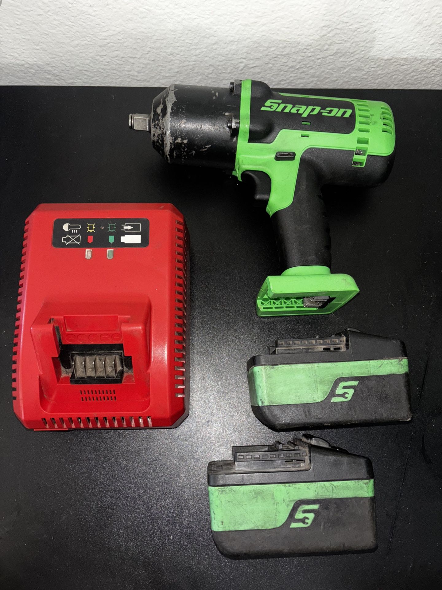 1/2 Snap On Impact Wrench with 2 Batteries and Charger