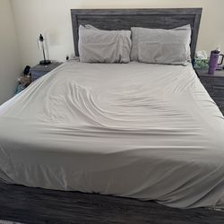 Ashley Furniture Queen Bed Set (5 pieces)