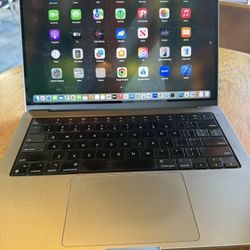 MacBook Pro 14″ 2023 – M2 Pro 512GB – Charger – Excellent Condition