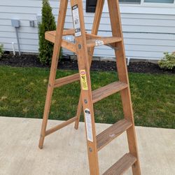 5' Wooden Ladder