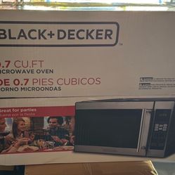 Panasonic Microwave 0.7 Cu Ft NEW 