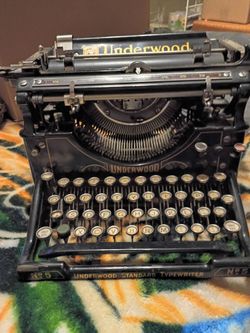 ANTIQUE TYPEWRITER