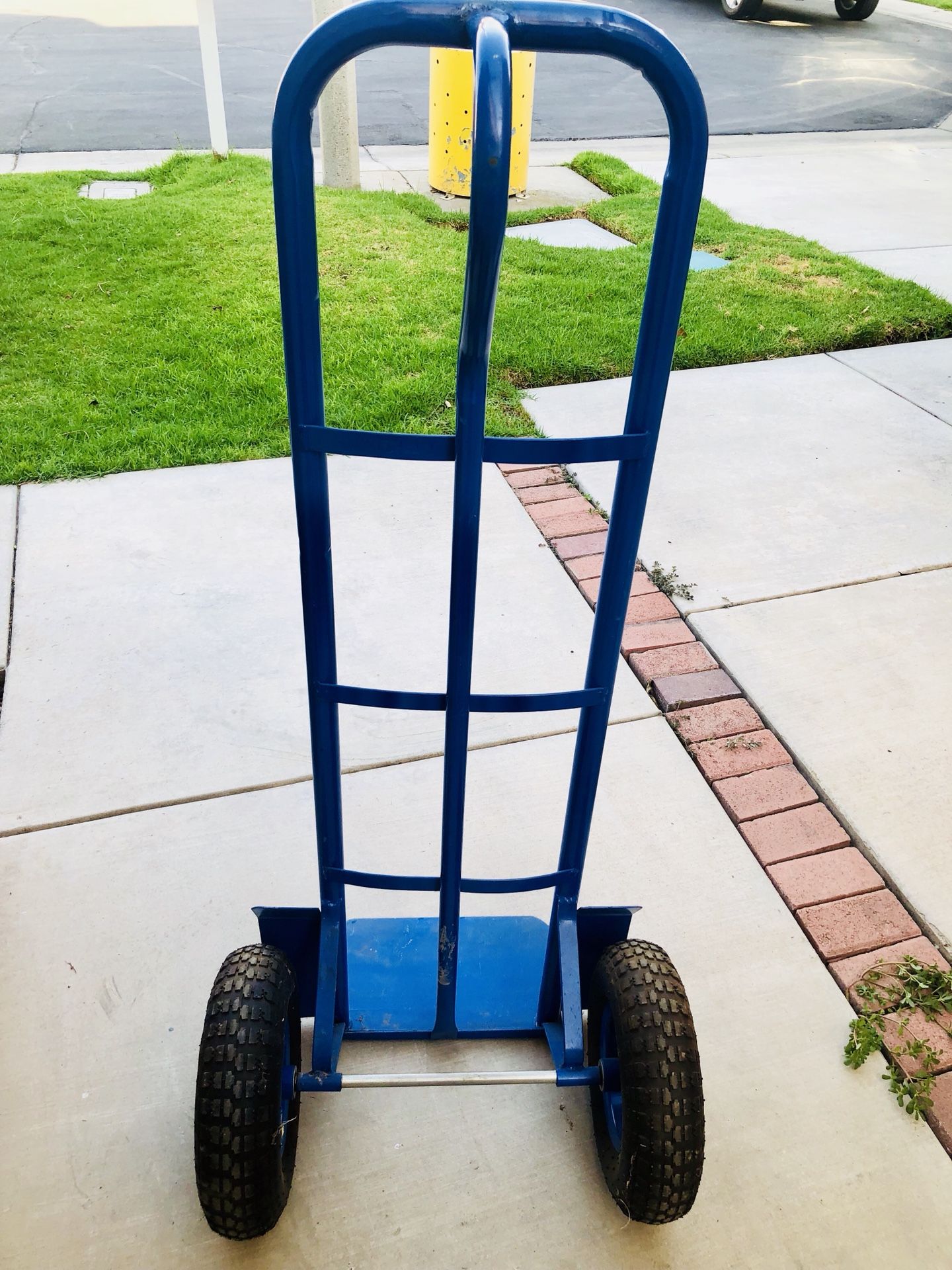 Haul Master 700lb Capacity Bigfoot Hand Truck for Sale in Chino Hills