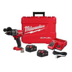 Milwaukee M18 Fuel Hammer Drill Set w Batteries & Charger