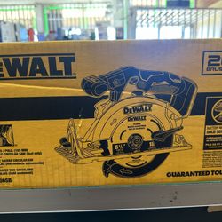 New DEWALT 20V MAX Cordless Brushless 6-1/2 in. Sidewinder Style Circular Saw (Tool Only)