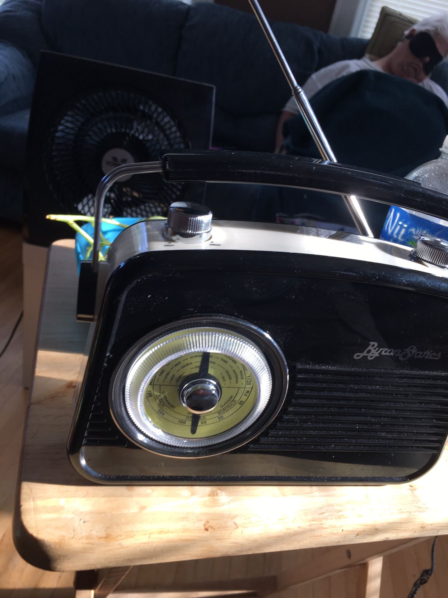 retro looking am/fm radio