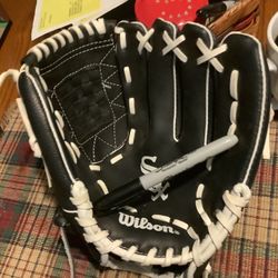 Chicago White Sox Wilson baseball glove brand new 11” Either for display or for use. Only had on display