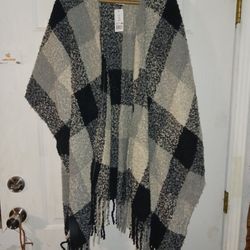 Shaw/Wrap: NWT Heavy Black,  White And Grey Checkered Woolrich Shaw/Wrap 
