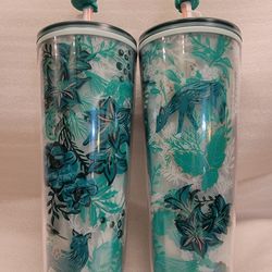 NEW! Starbucks Holiday 2022 cup w/ Fox straw cover