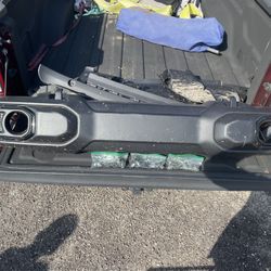 2021 Jeep Gladiator Factory Bumper w/ All Parts And Bolts Used