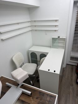 Mesa y silla de pedicura