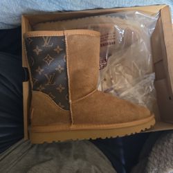 New  UGG BOOTS - LV Print On The Back