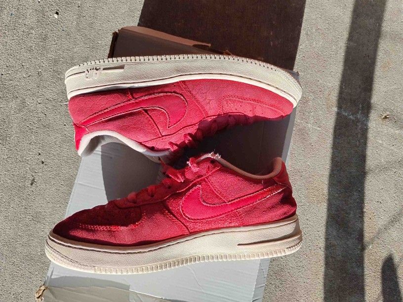 Rare Vintage 2015 Nike Air Force 1 Low “University Red Suede” 5Y/6½W