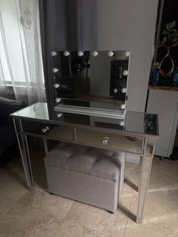 Mirrored Vanity Table with Hollywood Lighted Mirror