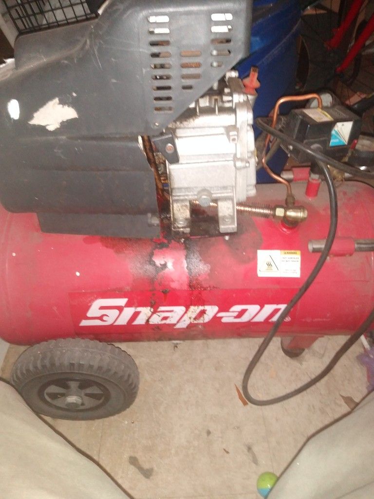 Snap On 11 Gallon 2hp Air Compressor With 125 Psi Max