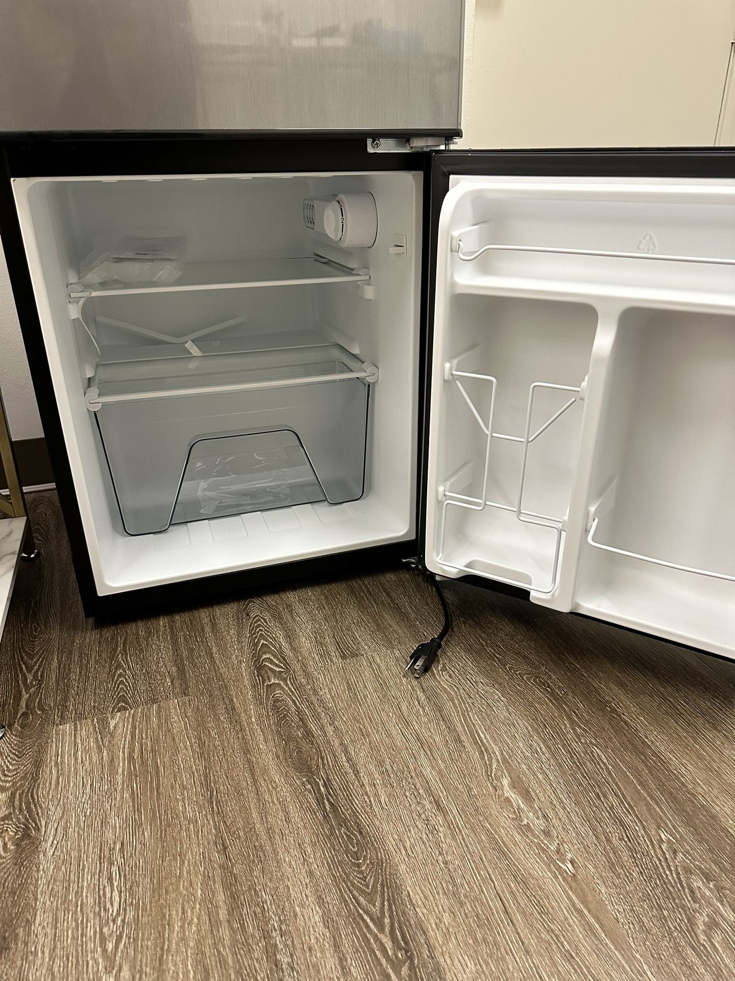 Thomson Cu Ft Single Door Mini Fridge TFR441 35, 49 OFF
