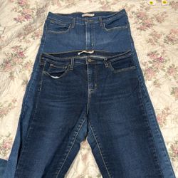 2 Pairs women’s Levi’s $15