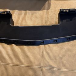 Chevrolet Malibu 2014-2015 Bumper Grille Air Defector New OEM.