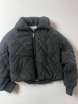 Mila & Tiff black Faux Fur Lined Cropped Puffer Zipper Jacket size medium