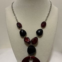 Silver tone necklace