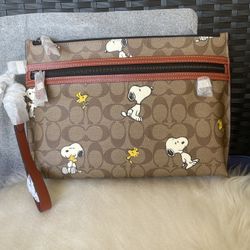 Coach x peanuts snoopy pouch