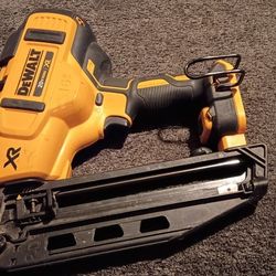DeWalt 20v Max XR Nail Gun