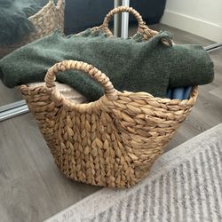 Seagrass Basket w/ Handles