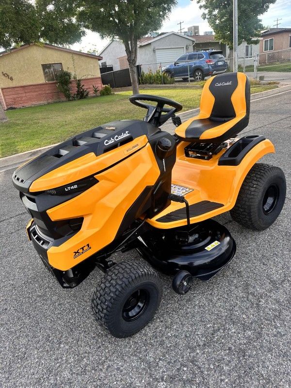 Cub Cadet
XT1 Enduro LT 42 in. 547cc Engine with Intelli Power Hydrostatic Drive Gas Riding Lawn Tractor
